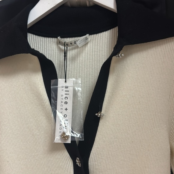 Alice + Olivia "Trevor" two-tone mixed, with embellished buttons in size Small - Picture 8 of 8